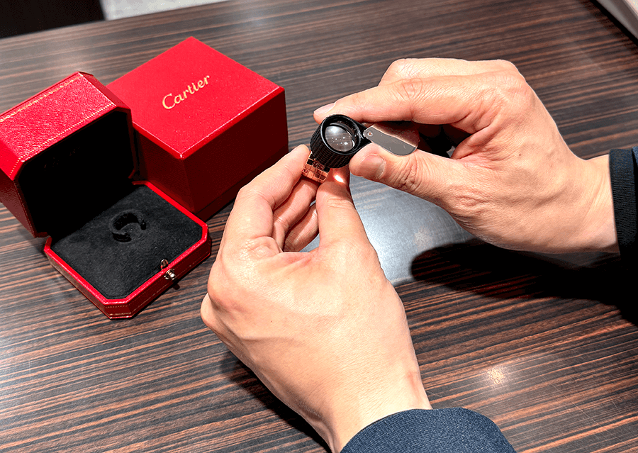 お品物を査定いたします